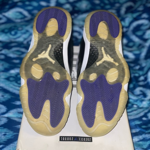 Jordan 11 concord from 2011.   Size 11 - Picture 7 of 9